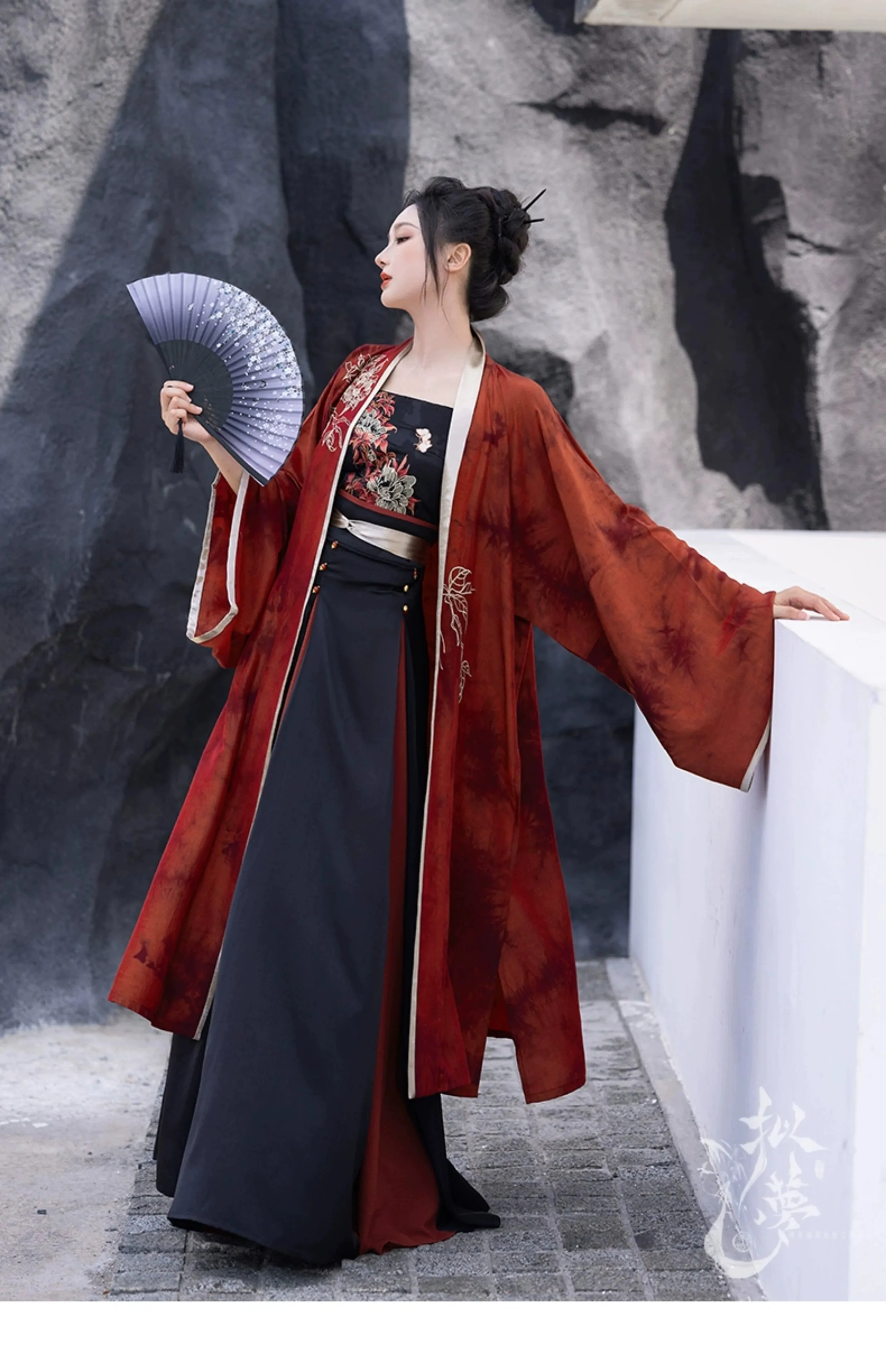 Modern horse-faced skirt from Song Dynasty | Hanfu red & black skirt