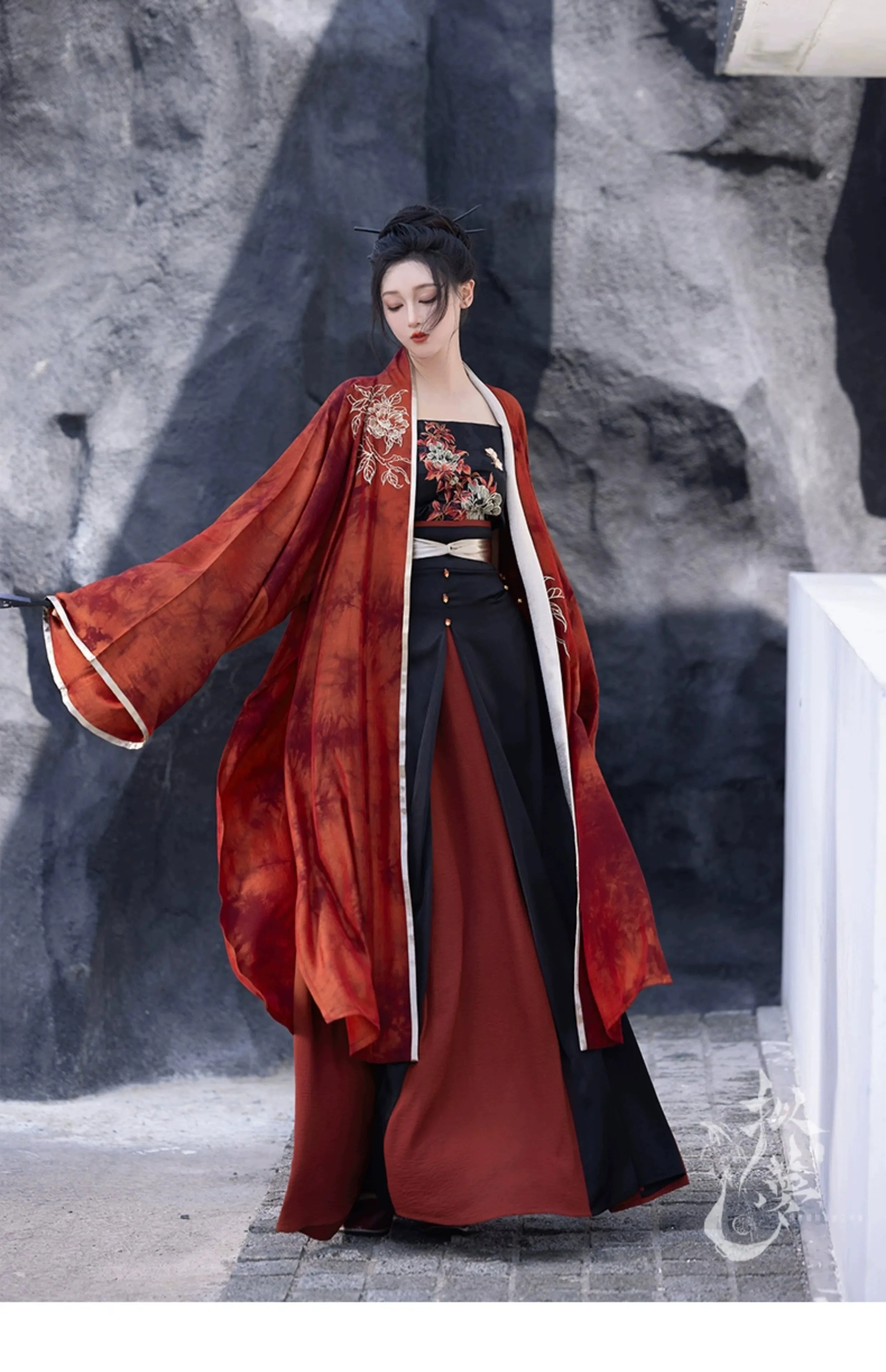 Modern horse-faced skirt from Song Dynasty | Hanfu red & black skirt