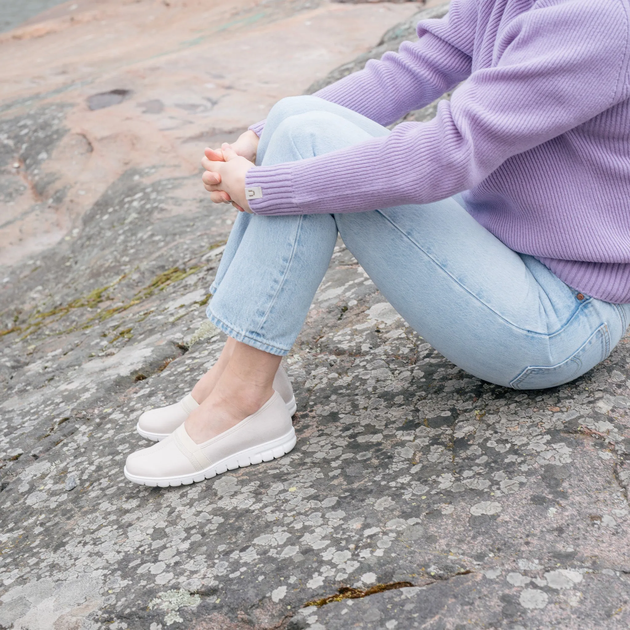 SELJA Women’s stretch vegan slip-ons